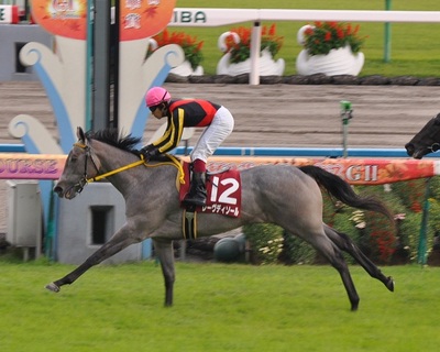 レーヴディソールが先頭でゴール