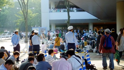 西門１階入口付近