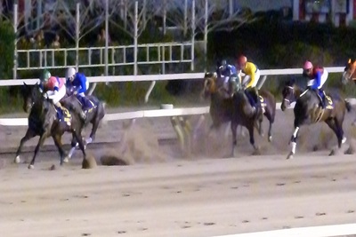 １周目スタンド前