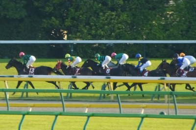 スタート直後、オツウが先頭に