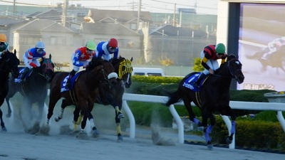 １周目スタンド前