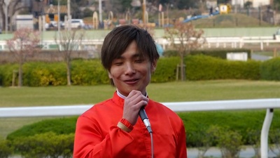 鞍上の山崎誠士騎手（川崎）