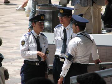 警察官多数