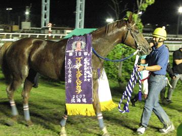 優勝馬ギルガメッシュ